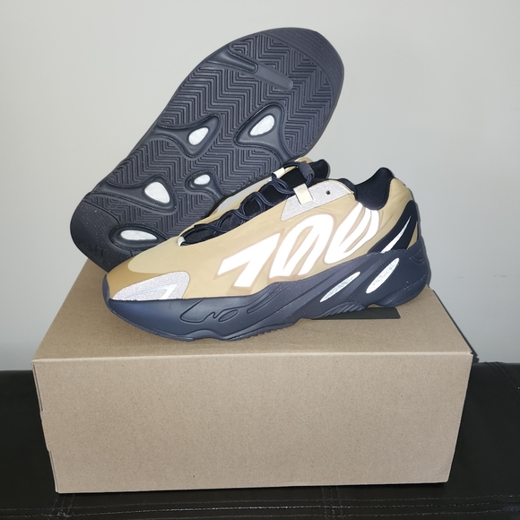 Adidas Yeezy 700 " Honeydew " MNVN Shoes - Picture 2 of 11